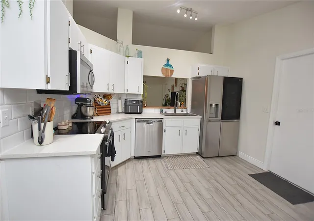 4th image of 2022 Hatteras Pt, Lakeland, FL 33813 | MLS# L4959261