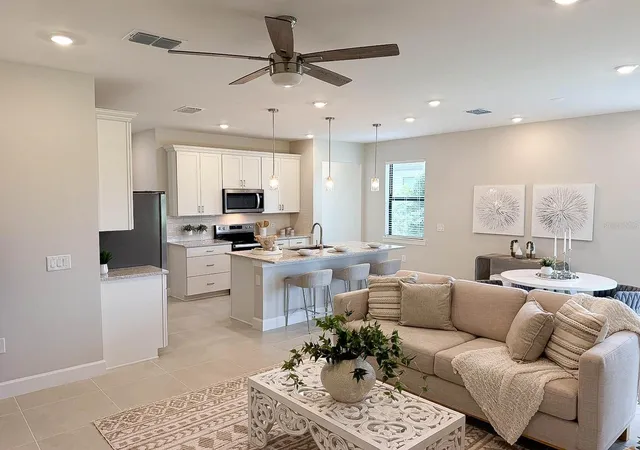Photo 3 of Single family home for sale at 5811 Silverside Pine Ct, Bradenton, FL 34211 | MLS# A4681775 | Listing updated on 2026-09-24