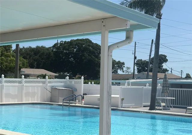 4th image of 11300 124th Ave #81, Largo, FL 33778 | MLS# TB8474306