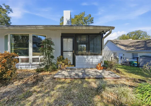 Photo 3 of Single family home for sale at 58 Townhill Dr, Eustis, FL 32726 | MLS# G5107962 | Listing updated on 2026-08-07