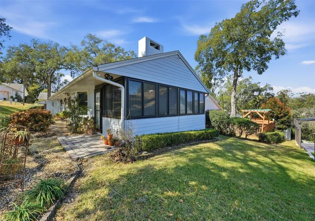 Photo 4 of Single family home for sale at 58 Townhill Dr, Eustis, FL 32726 | MLS# G5107962 | Listing updated on 2026-08-07