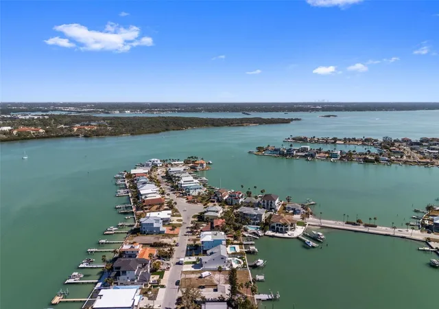 4th image of 837 Bay Point Dr, Madeira Beach, FL 33708 | MLS# TB8474434