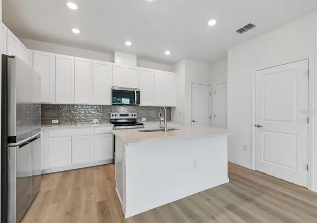 Photo 3 of Townhouse for sale at 6341 Jensen View Ave, Apollo Beach, FL 33572 | MLS# TB8474449 | Listing updated on 2026-10-08