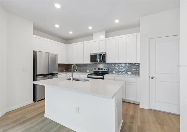 Photo 4 of Townhouse for sale at 6341 Jensen View Ave, Apollo Beach, FL 33572 | MLS# TB8474449 | Listing updated on 2026-10-08
