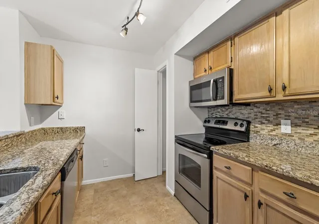Listing Photo 4 - Condo for sale in building located at 486 N Pin Oak Pl, Longwood, FL 32779 - Unit #308