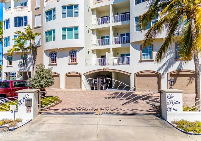 5th image of 220 108Th Ave, Treasure Island, FL 33706