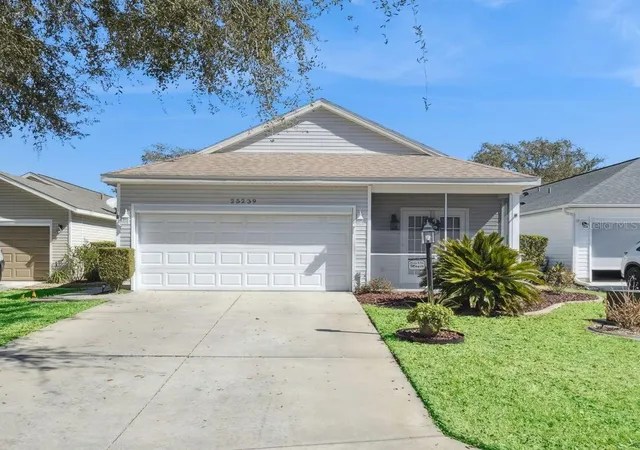 Homes for sale in Leesburg, FL | 25239 Cranes Roost Cir, Leesburg, FL 34748 | MLS# G5107978
