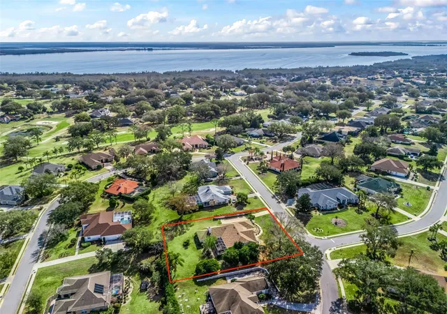 4th image of 5321 Greens Dr, Lady Lake, FL 32159 | MLS# G5107981