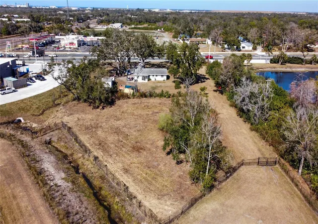 3rd image of 2519 Moccasin Wallow Rd, Palmetto, FL 34221 | MLS# A4681930