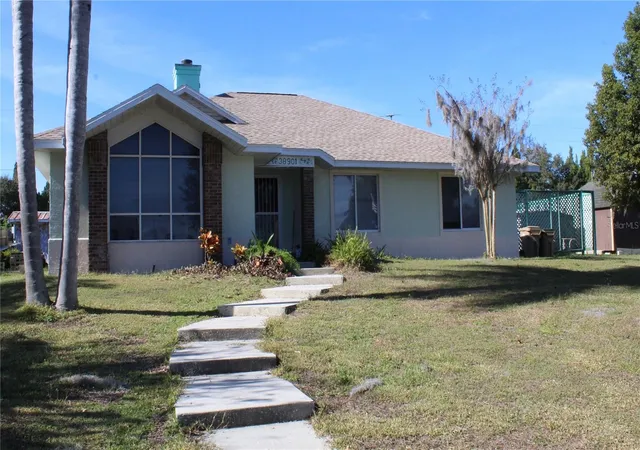 Photo 3 of Single family home for sale at 38901 Ella Dr, Lady Lake, FL 32159 | MLS# G5107984 | Listing updated on 2026-08-02