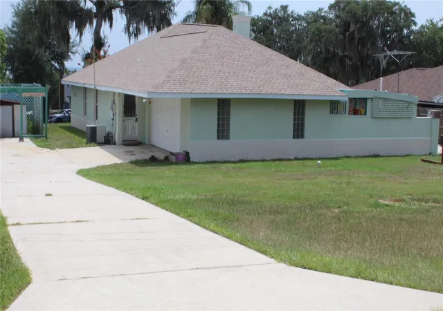 Photo 2 of Single family home for sale at 38901 Ella Dr, Lady Lake, FL 32159 | MLS# G5107984 | Listing updated on 2026-08-02