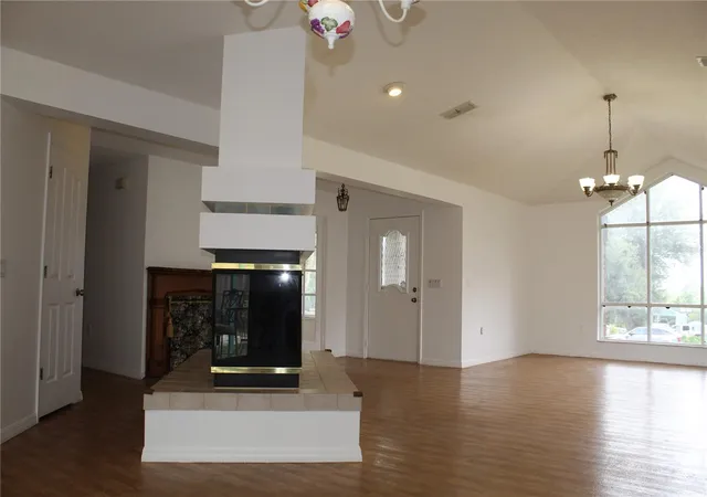 Photo 4 of Single family home for sale at 38901 Ella Dr, Lady Lake, FL 32159 | MLS# G5107984 | Listing updated on 2026-08-02