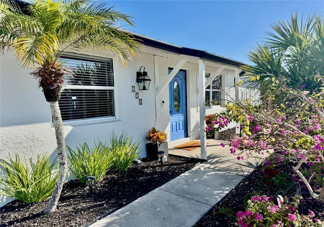 3rd image of 118 Rotonda Cir, Rotonda West, FL 33947 | MLS# D6146103