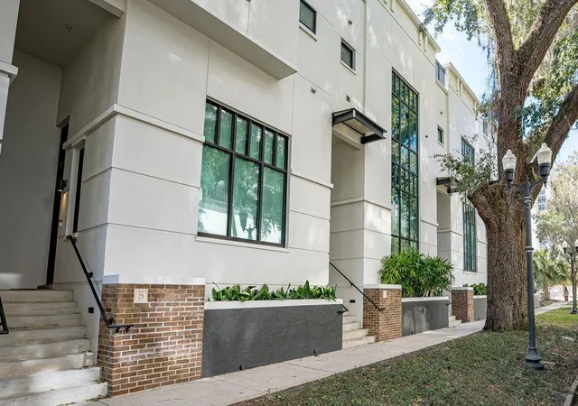 Photo 1 of Condo for sale at 460 E Jackson St #2, Orlando, FL 32801 | MLS# R4910697 | Listing updated on 2026-09-13