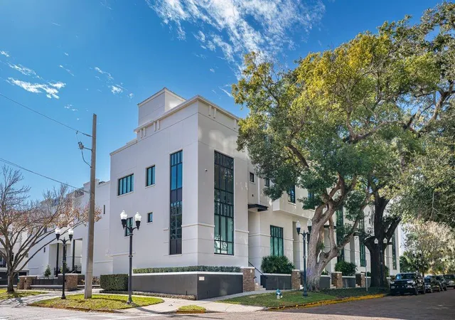 Listing Photo 2 - Condo for sale in building located at 460 E Jackson St, ORLANDO, FL 32801 - Unit #2