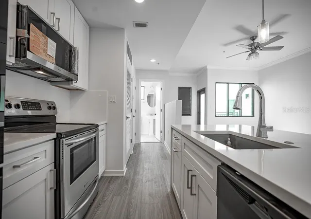 Photo 3 of Condo for sale at 460 E Jackson St #2, Orlando, FL 32801 | MLS# R4910697 | Listing updated on 2026-09-13