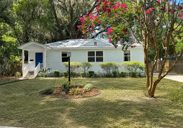 1st image of 929 Ne 7th Ave, Gainesville, FL 32601 | MLS# GC537397