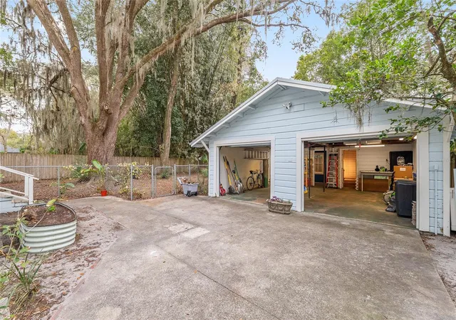 2nd image of 929 Ne 7th Ave, Gainesville, FL 32601 | MLS# GC537397