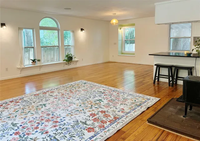 5th image of 929 Ne 7Th Ave, Gainesville, FL 32601 | MLS# GC537397