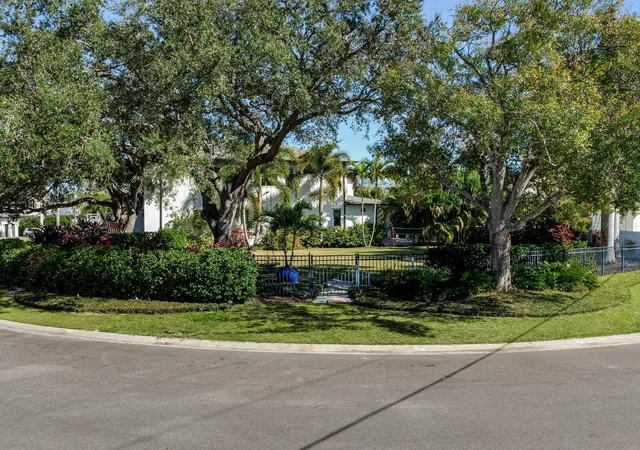 Homes for sale in Tampa, FL | 2501 S Dundee St, Tampa, FL 33629 | MLS# TB8474746