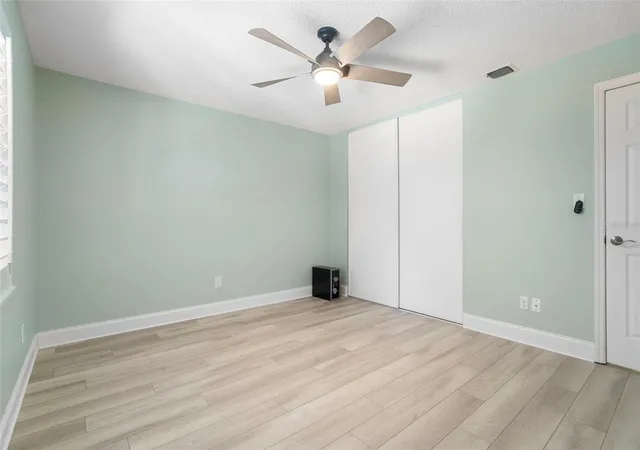 Photo 4 of Condo for sale at 5 Escondido Cir #46, Altamonte Springs, FL 32701 | MLS# O6381305 | Listing updated on 2026-10-04
