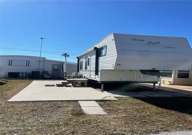 2nd image of 39 Illinois St, Palmetto, FL 34221 | MLS# A4682021