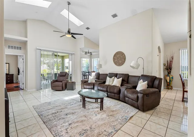 4th image of 19 Raintree Cir, Palm Coast, FL 32164 | MLS# FC316039