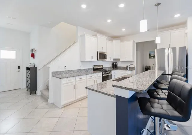 5th image of 8241 Corner Pine Wy, New Port Richey, FL 34655 | MLS# W7882889