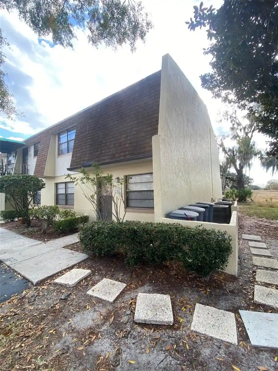 Listing Photo 2 - Condo for sale in 6120 Topher Trl located at 6120 Topher Trl, MULBERRY, FL 33860 - Unit #6120