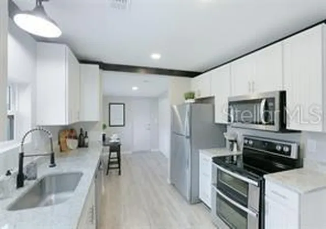 Photo 4 of Single family home for sale at 810 20th Avenue W, Bradenton, FL 34205 | MLS# A4682057 | Listing updated on 2026-08-28