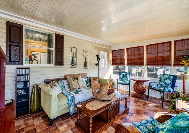 3rd image of 134 Americana Ct Ne #216, St Petersburg, FL 33702 | MLS# TB8474949