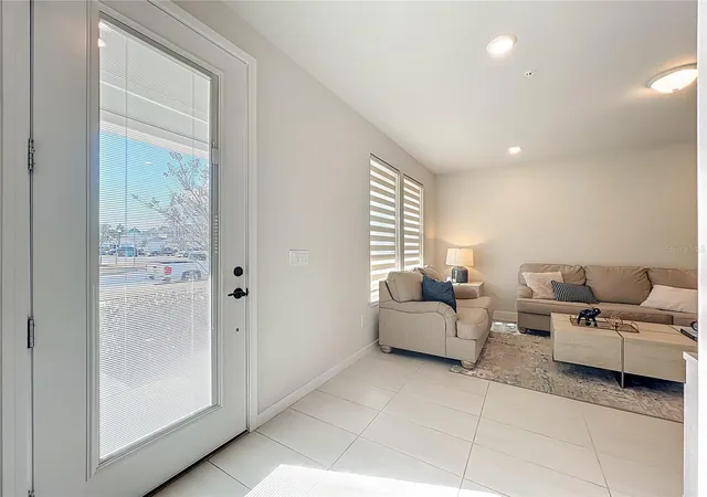 5th image of 10976 Leafshore Loop, Orlando, FL 32829 | MLS# O6381459