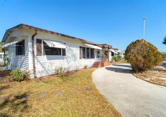 Photo 2 of Manufactured home for sale at 232 Meadow Lark Dr, Osteen, FL 32764 | MLS# V4947293 | Listing updated on 2026-08-26