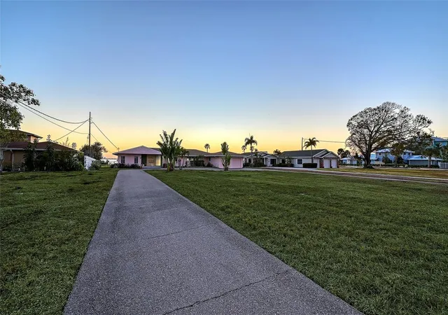 Photo 1 of Single family home for sale at 7322 Westmoreland Dr, Sarasota, FL 34243 | MLS# A4682111 | Listing updated on 2026-09-23