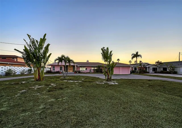 Photo 3 of Single family home for sale at 7322 Westmoreland Dr, Sarasota, FL 34243 | MLS# A4682111 | Listing updated on 2026-09-23