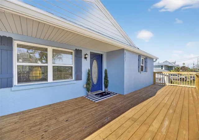 4th image of 827 Seabreeze Dr, Ruskin, FL 33570 | MLS# TB8475129