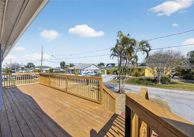 5th image of 827 Seabreeze Dr, Ruskin, FL 33570 | MLS# TB8475129