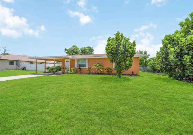 Photo 3 of Single family home for sale at 3035 Shamrock Dr, Venice, FL 34293 | MLS# A4682132 | Listing updated on 2026-08-16