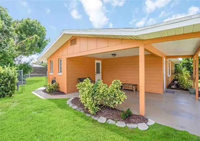Photo 4 of Single family home for sale at 3035 Shamrock Dr, Venice, FL 34293 | MLS# A4682132 | Listing updated on 2026-08-16