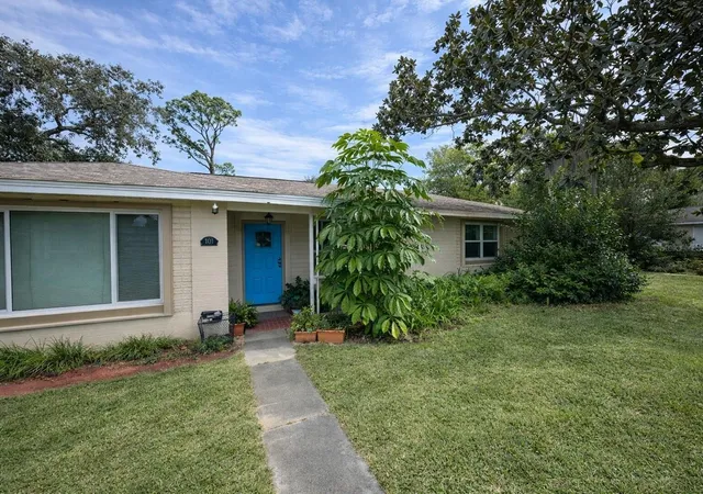 1st image of 321 Roslyn Ave, New Smyrna Beach, FL 32168 | MLS# NS1087338