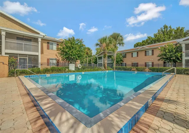 Homes for sale in Altamonte Springs, FL | 145 N Pearl Lake Cswy, Altamonte Springs, FL 32714 | Houzeo