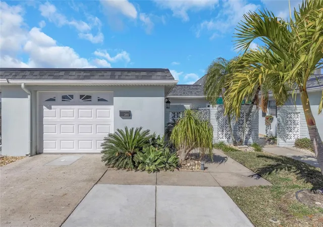 Photo 2 of Condo for sale at 285 Boca Ciega Point Blvd N #3009, Saint Petersburg, FL 33708 | MLS# TB8475203 | Listing updated on 2026-09-14
