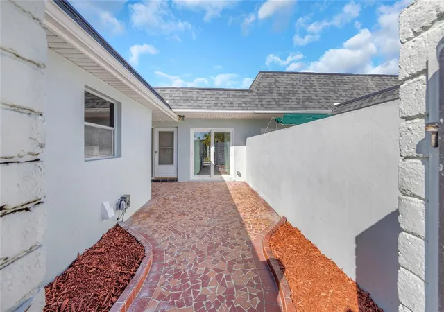 Photo 3 of Condo for sale at 285 Boca Ciega Point Blvd N #3009, Saint Petersburg, FL 33708 | MLS# TB8475203 | Listing updated on 2026-09-14