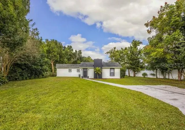 Photo 1 of Single family home for sale at 2301 Carlton Dr, Orlando, FL 32806 | MLS# O6381659 | Listing updated on 2026-08-11