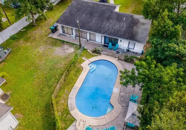 Photo 2 of Single family home for sale at 2301 Carlton Dr, Orlando, FL 32806 | MLS# O6381659 | Listing updated on 2026-08-11