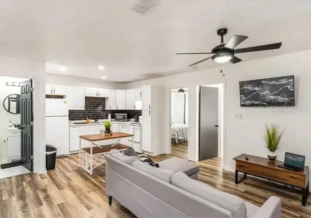Photo 3 of Single family home for sale at 2301 Carlton Dr, Orlando, FL 32806 | MLS# O6381659 | Listing updated on 2026-08-11