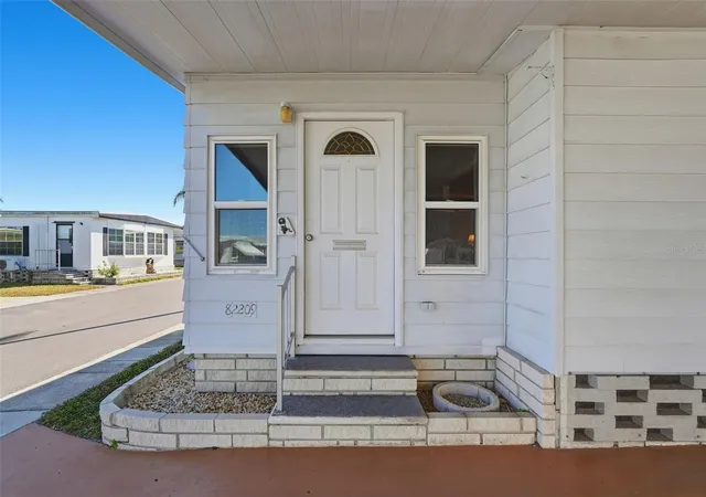 Photo 2 of Manufactured home for sale at 82209 F St N #209, Pinellas Park, FL 33781 | MLS# TB8475207 | Listing updated on 2026-09-30