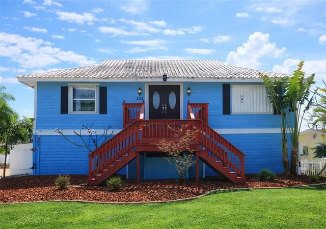2nd image of 303 Lagoon Dr, Palm Harbor, FL 34683 | MLS# TB8475281