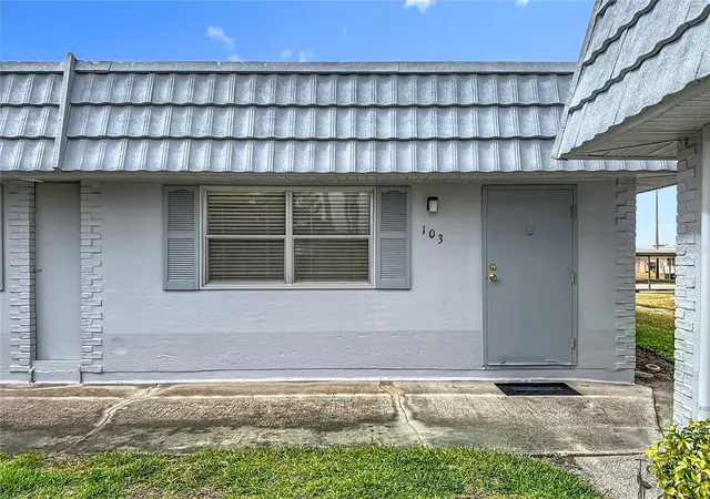 2nd image of 202 Bedford Trl #103, Sun City Center, FL 33573 | MLS# W7882946