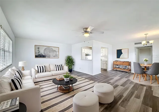 3rd image of 202 Bedford Trl, SUN CITY CENTER, FL 33573